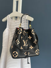 Lade das Bild in den Galerie-Viewer, LOUIS VUITTON NÉONOÉ BICOLOR
