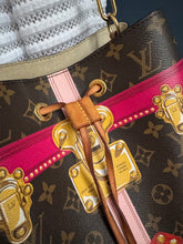 Lade das Bild in den Galerie-Viewer, LOUIS VUITTON NÉONOÉ SUMMER TRUNK
