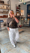 Lade das Bild in den Galerie-Viewer, LOUIS VUITTON BUMBAG
