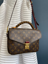 Lade das Bild in den Galerie-Viewer, LOUIS VUITTON MÉTIS
