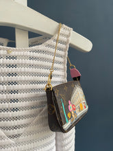 Lade das Bild in den Galerie-Viewer, LOUIS VUITTON MINI POCHETTE LIMITED EDITION
