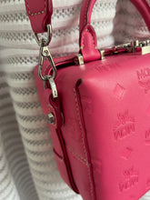 Lade das Bild in den Galerie-Viewer, MCM SOFT BERLIN CROSSBODY
