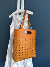 Lade das Bild in den Galerie-Viewer, MCM SHOPPER
