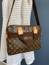 Lade das Bild in den Galerie-Viewer, LOUIS VUITTON SAC BOSPHORE
