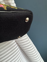 Lade das Bild in den Galerie-Viewer, YSL FLOWER BUCKET
