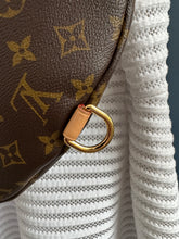Lade das Bild in den Galerie-Viewer, LOUIS VUITTON BUMBAG
