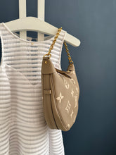 Lade das Bild in den Galerie-Viewer, LOUIS VUITTON LOOP HOBO EMPREINTE

