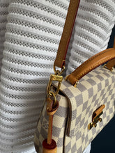 Lade das Bild in den Galerie-Viewer, LOUIS VUITTON CROISETTE
