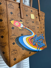 Lade das Bild in den Galerie-Viewer, MCM TONI SHOPPER
