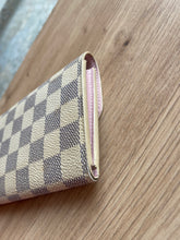 Lade das Bild in den Galerie-Viewer, LOUIS VUITTON EMILIE GELDBÖRSE
