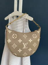 Lade das Bild in den Galerie-Viewer, LOUIS VUITTON LOOP HOBO
