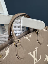 Lade das Bild in den Galerie-Viewer, LOUIS VUITTON ONTHEGO PM
