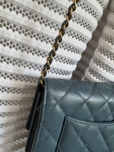 Lade das Bild in den Galerie-Viewer, CHANEL WOC
