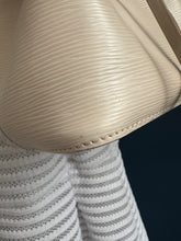 Lade das Bild in den Galerie-Viewer, LOUIS VUITTON NÉONOÉ BB EPI
