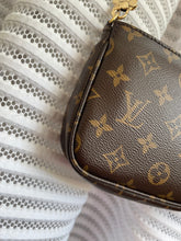 Lade das Bild in den Galerie-Viewer, LOUIS VUITTON POCHETTE
