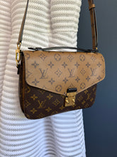 Lade das Bild in den Galerie-Viewer, LOUIS VUITTON MÉTIS REVERSE
