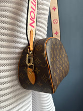 Lade das Bild in den Galerie-Viewer, LOUIS VUITTON BLOIS
