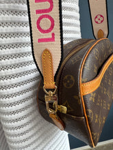 Lade das Bild in den Galerie-Viewer, LOUIS VUITTON BLOIS
