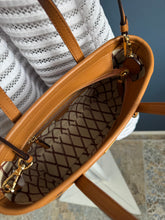 Lade das Bild in den Galerie-Viewer, MCM TONI MINI SHOPPER
