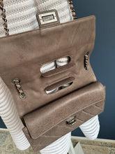 Lade das Bild in den Galerie-Viewer, CHANEL 2.55 DOUBLE FLAP
