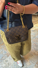 Lade das Bild in den Galerie-Viewer, LOUIS VUITTON PASSY
