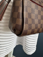 Lade das Bild in den Galerie-Viewer, LOUIS VUITTON CROISETTE
