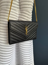 Lade das Bild in den Galerie-Viewer, YSL CASSANDRE ENVELOPE CHAIN WALLET
