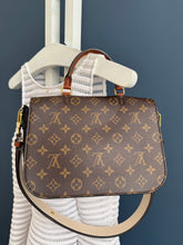 Lade das Bild in den Galerie-Viewer, LOUIS VUITTON VAUGIRARD
