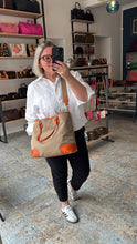 Lade das Bild in den Galerie-Viewer, PRADA CANAPA SHOPPER
