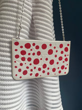 Lade das Bild in den Galerie-Viewer, LOUIS VUITTON YAYOI KUSAMA DOTS CLUCHT
