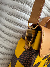 Lade das Bild in den Galerie-Viewer, LOUIS VUITTON NANO STRAMER BAG
