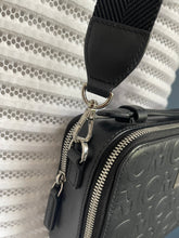 Lade das Bild in den Galerie-Viewer, MCM CAMERA BAG
