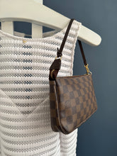 Lade das Bild in den Galerie-Viewer, LOUIS VUITTON POCHETTE
