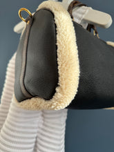 Lade das Bild in den Galerie-Viewer, LOUIS VUITTON TEDDY SPEEDY 30
