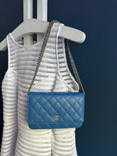 Lade das Bild in den Galerie-Viewer, CHANEL WOC
