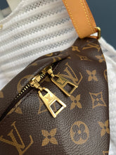 Lade das Bild in den Galerie-Viewer, LOUIS VUITTON BUMBAG
