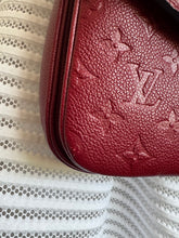 Lade das Bild in den Galerie-Viewer, LOUIS VUITTON MÉTIS CHERRY
