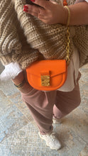Lade das Bild in den Galerie-Viewer, MCM PATRICIA CROSSBODY

