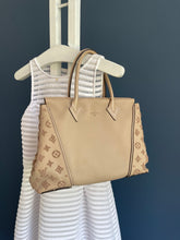 Lade das Bild in den Galerie-Viewer, LOUIS VUITTON VEAU CACHEMIRE W PM GALET
