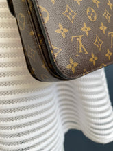 Lade das Bild in den Galerie-Viewer, LOUIS VUITTON MÉTIS CREME
