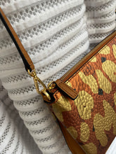 Lade das Bild in den Galerie-Viewer, MCM CROSSBODY
