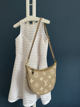 Lade das Bild in den Galerie-Viewer, LOUIS VUITTON LOOP HOBO
