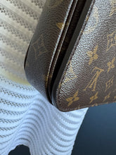 Lade das Bild in den Galerie-Viewer, LOUIS VUITTON MÉTIS
