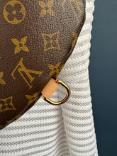 Lade das Bild in den Galerie-Viewer, LOUIS VUITTON BUMBAG

