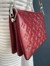 Lade das Bild in den Galerie-Viewer, LOUIS VUITTON COUSSIN PM WINE
