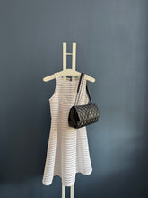 Lade das Bild in den Galerie-Viewer, CHANEL LADY PEARLY FLAP BAG
