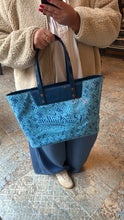 Lade das Bild in den Galerie-Viewer, LOUIS VUITTON COSMIC PM
