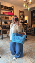 Lade das Bild in den Galerie-Viewer, LOUIS VUITTON COSMIC PM

