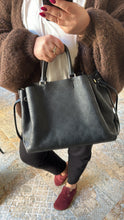 Lade das Bild in den Galerie-Viewer, LOUIS VUITTON BELLA TOTE MAHINA
