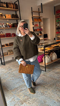 Lade das Bild in den Galerie-Viewer, MCM CLUTCH
